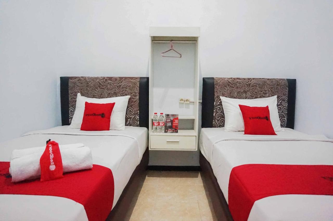 Hotel RedDoorz near Velodrome Malang 2 Ngadipuro Zewnętrze zdjęcie