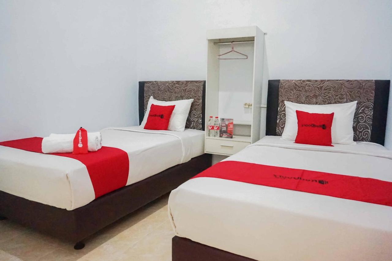 Hotel RedDoorz near Velodrome Malang 2 Ngadipuro Zewnętrze zdjęcie