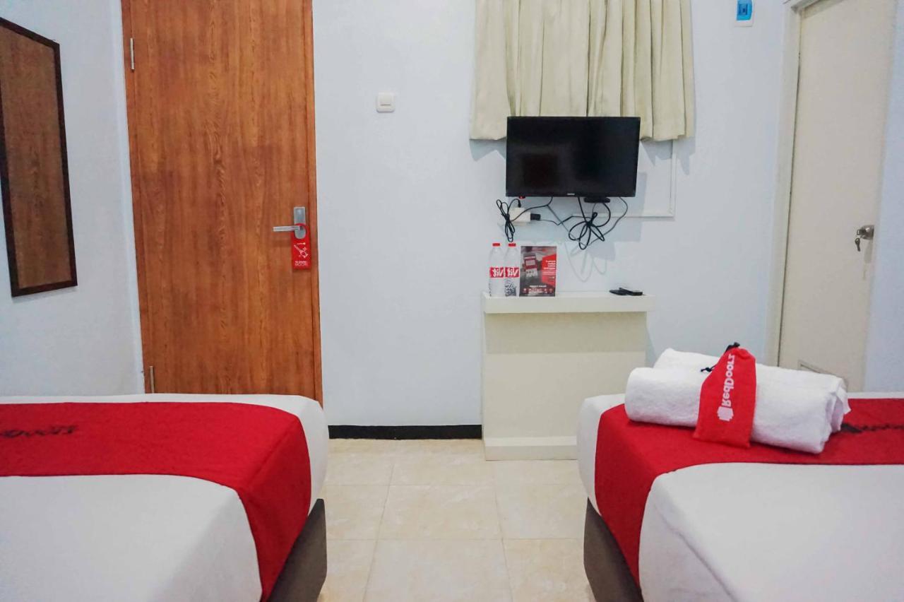 Hotel RedDoorz near Velodrome Malang 2 Ngadipuro Zewnętrze zdjęcie